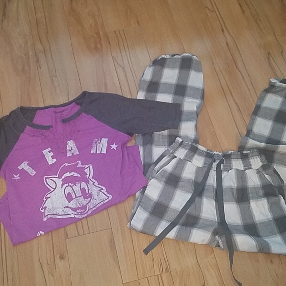 🚨🚨Girls PJs - Picture 2 of 6